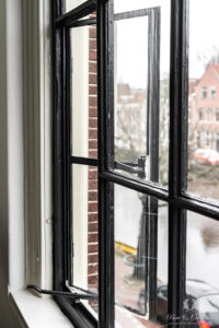 Kozijnen binnenkijken Alkmaar woning wittinten Pure & Original